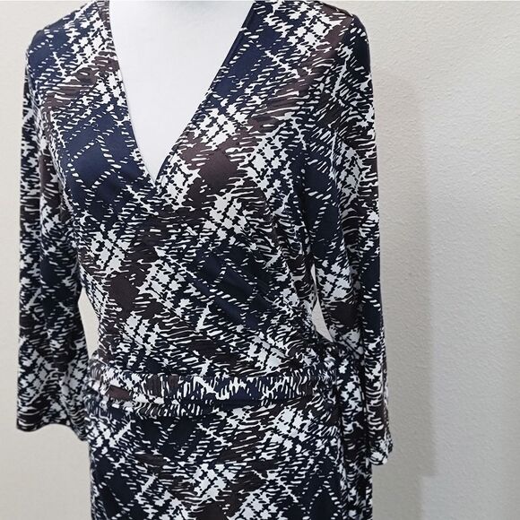 BCBGMaxazria Faux Wrap Print Dress Surplice Hem Side Tie Stretch Career Size L - Picture 3 of 10